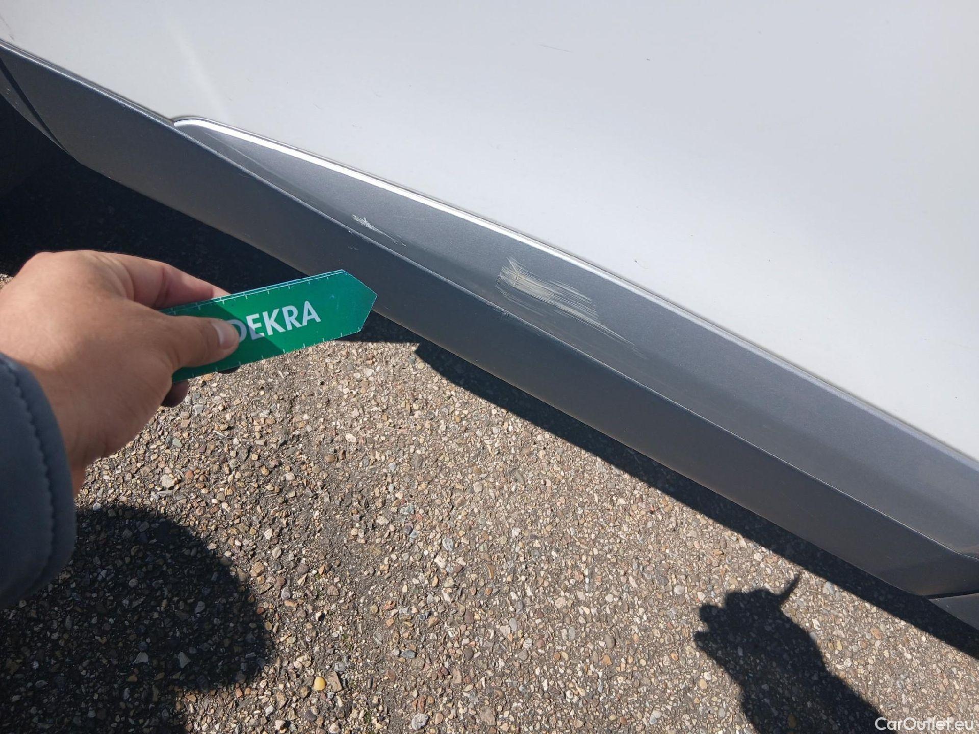  Peugeot  2008 PEUGEOT  / 2019 / 5P / todoterreno Allure BlueHDI 81kW (110CV) #43