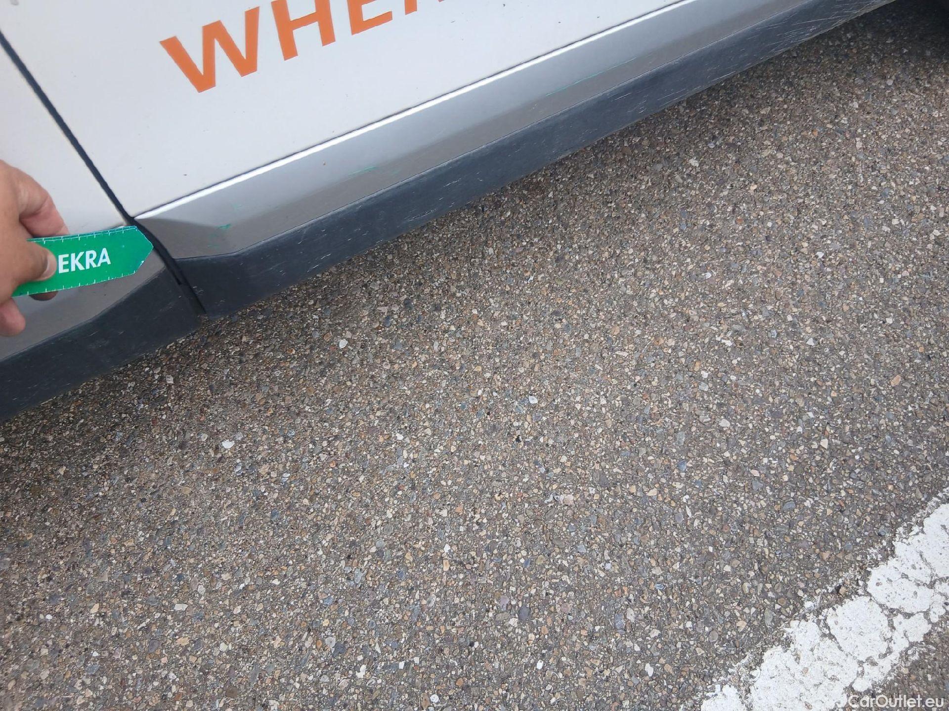  Peugeot  2008 PEUGEOT  / 2019 / 5P / todoterreno Allure BlueHDI 81kW (110CV) #40