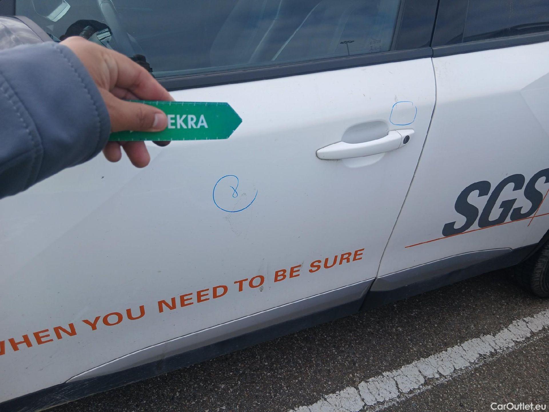  Peugeot  2008 PEUGEOT  / 2019 / 5P / todoterreno Allure BlueHDI 81kW (110CV) #21