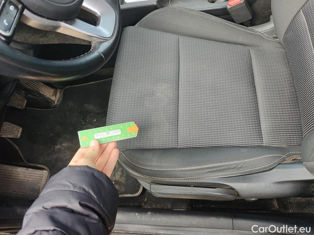  KIA  Sportage KIA  1.6MHEV Drive 100kW(136CV) 4x2(Crist Tintados)(CX) #48