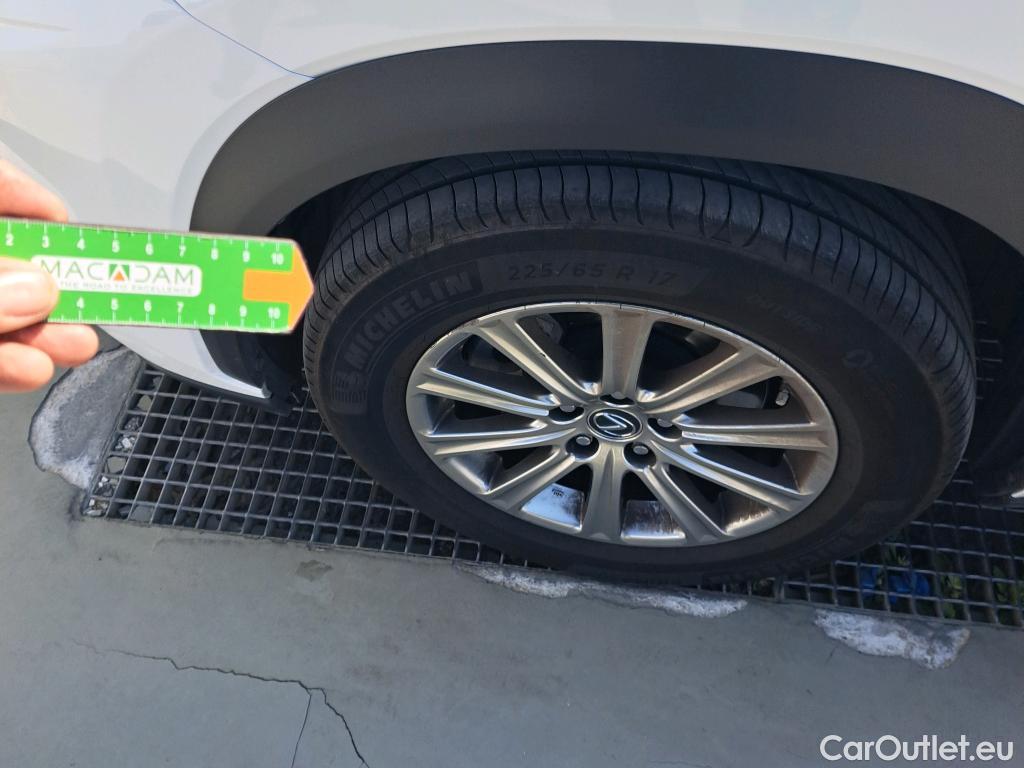  Lexus  NX LEXUS  / 2017 / 5P / todoterreno 2.5 300h Business Navigation 2WD (CX) #1