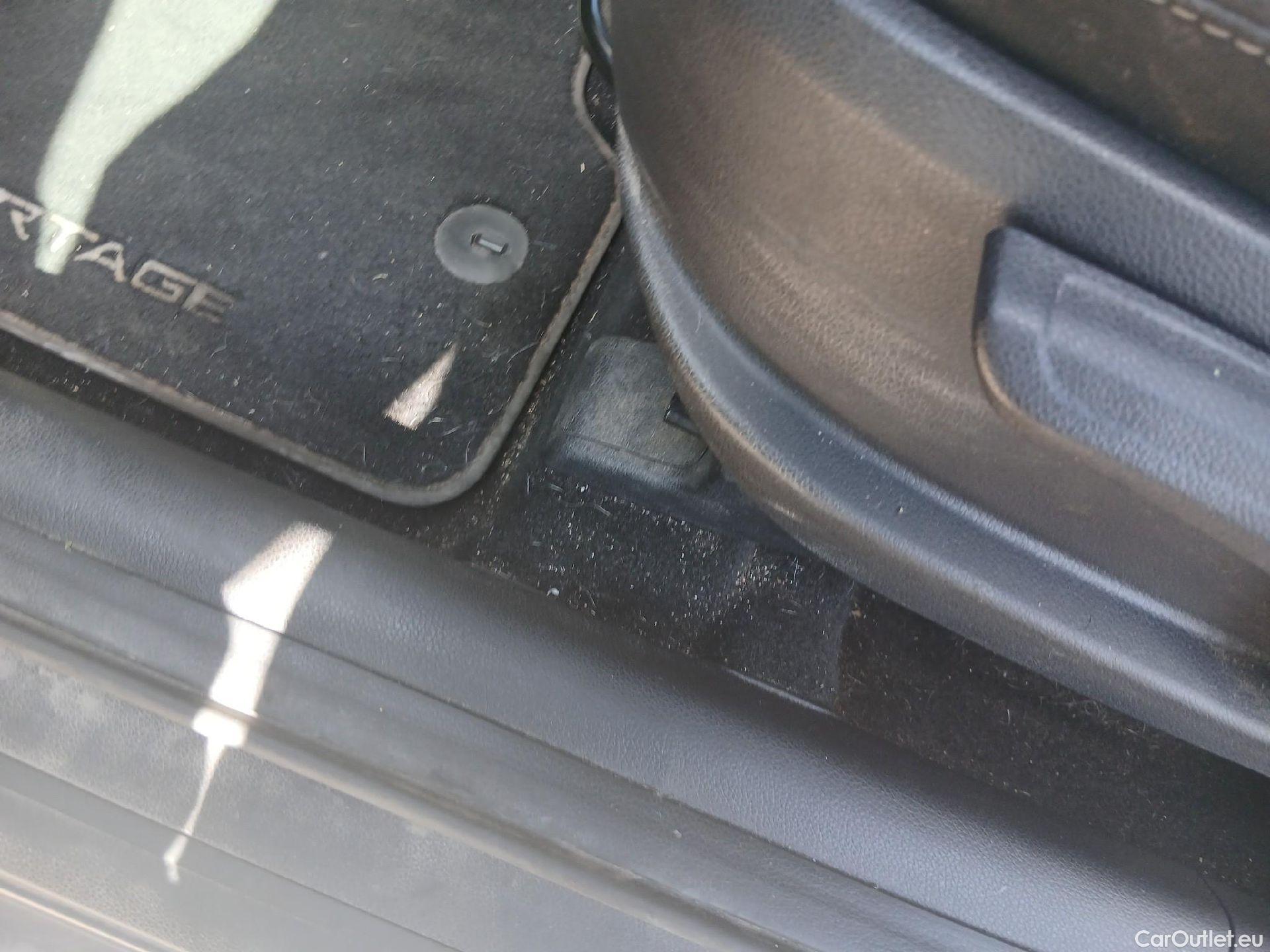  KIA  Sportage KIA  1.6MHEV Drive 100kW(136CV) 4x2(Crist Tintados)(CX) #1