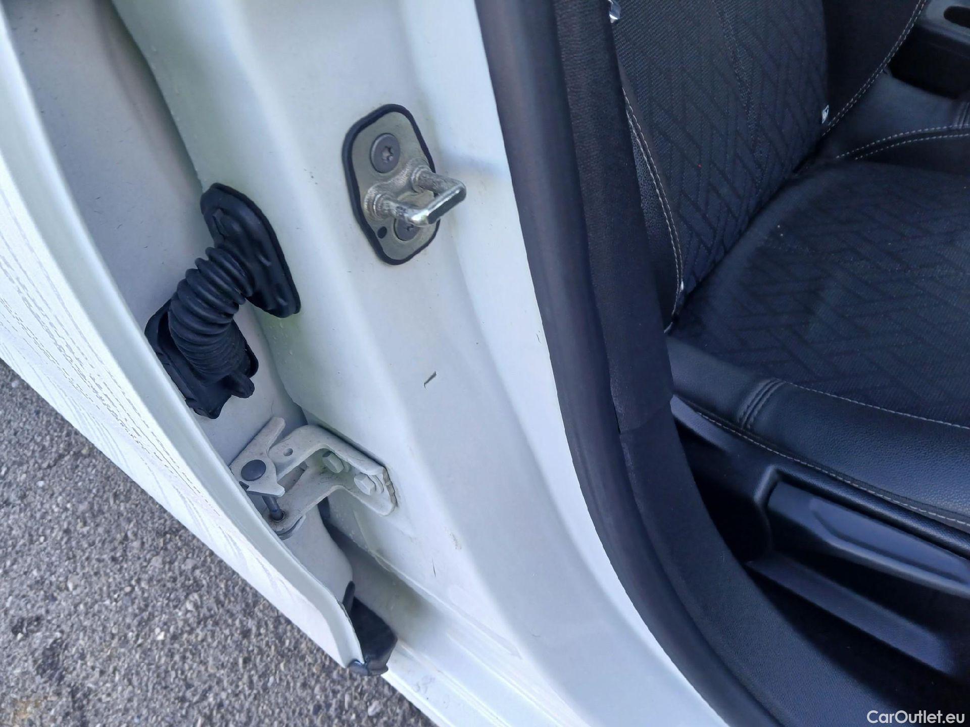  Opel  Corsa OPEL  1.2T XHL 74kW (100CV) Elegance #19