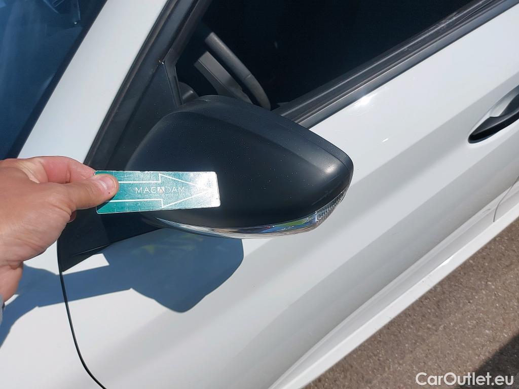  Peugeot  208 PEUGEOT  / 2019 / 5P / berlina con portón PureTech 55kW (75CV) Like #22