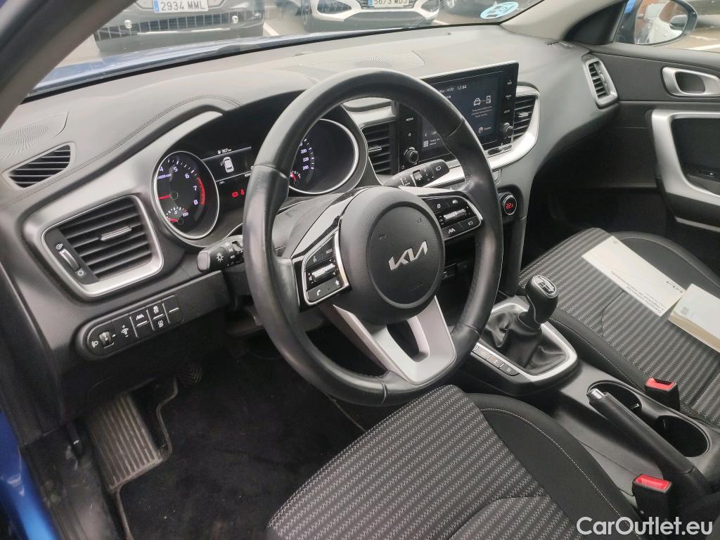  KIA  Cee'd KIA Ceed / 2021 / 5P / berlina con portón 1.0 T-GDi 88kW (120CV) Drive #14