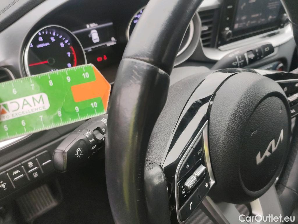  KIA  Cee'd KIA Ceed / 2021 / 5P / berlina con portón 1.0 T-GDi 88kW (120CV) Drive #15