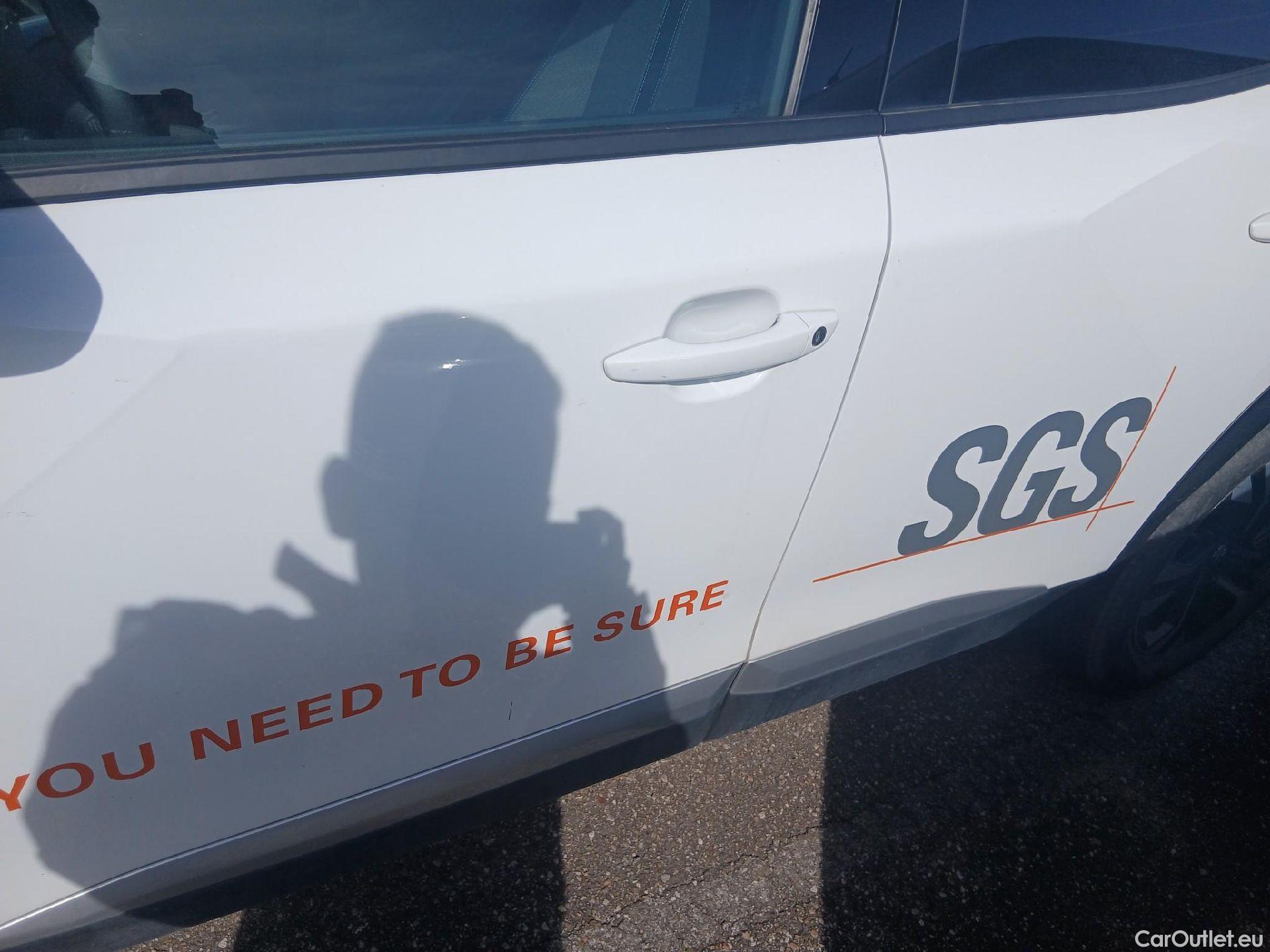  Peugeot  2008 PEUGEOT  / 2019 / 5P / todoterreno Allure BlueHDI 81kW (110CV) #11