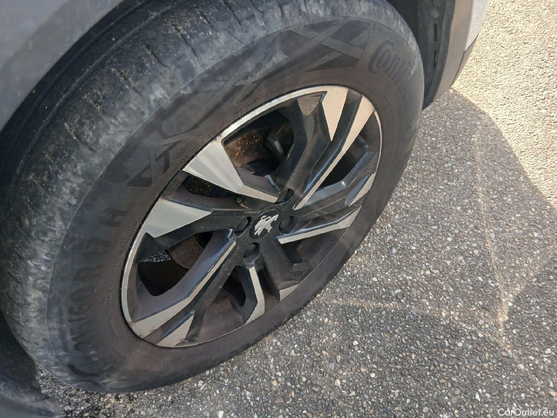  Peugeot  2008 PEUGEOT  / 2019 / 5P / todoterreno Allure BlueHDI 81kW (110CV) #2