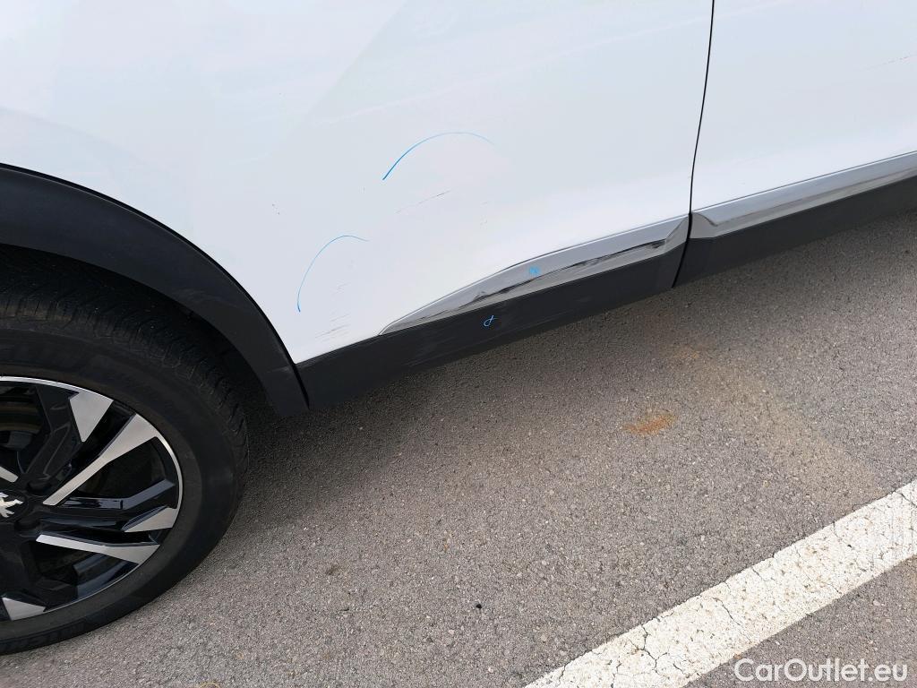  Peugeot  2008 PEUGEOT  / 2019 / 5P / todoterreno Allure BlueHDI 81kW (110CV) #26