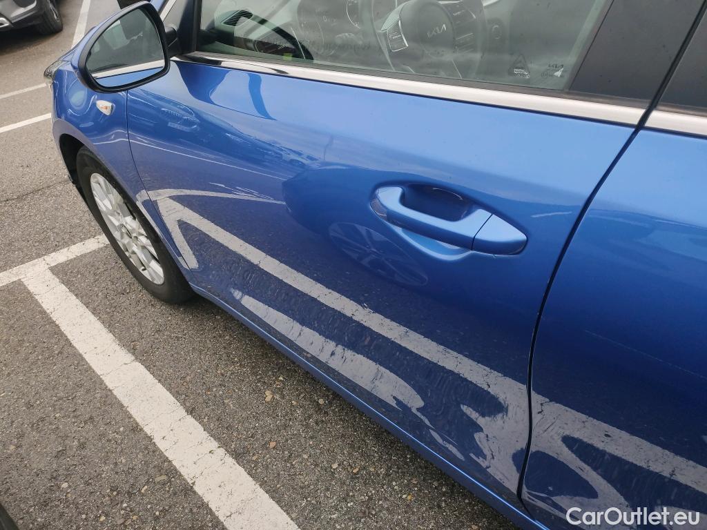  KIA  Cee'd KIA Ceed / 2021 / 5P / berlina con portón 1.0 T-GDi 88kW (120CV) Drive #3