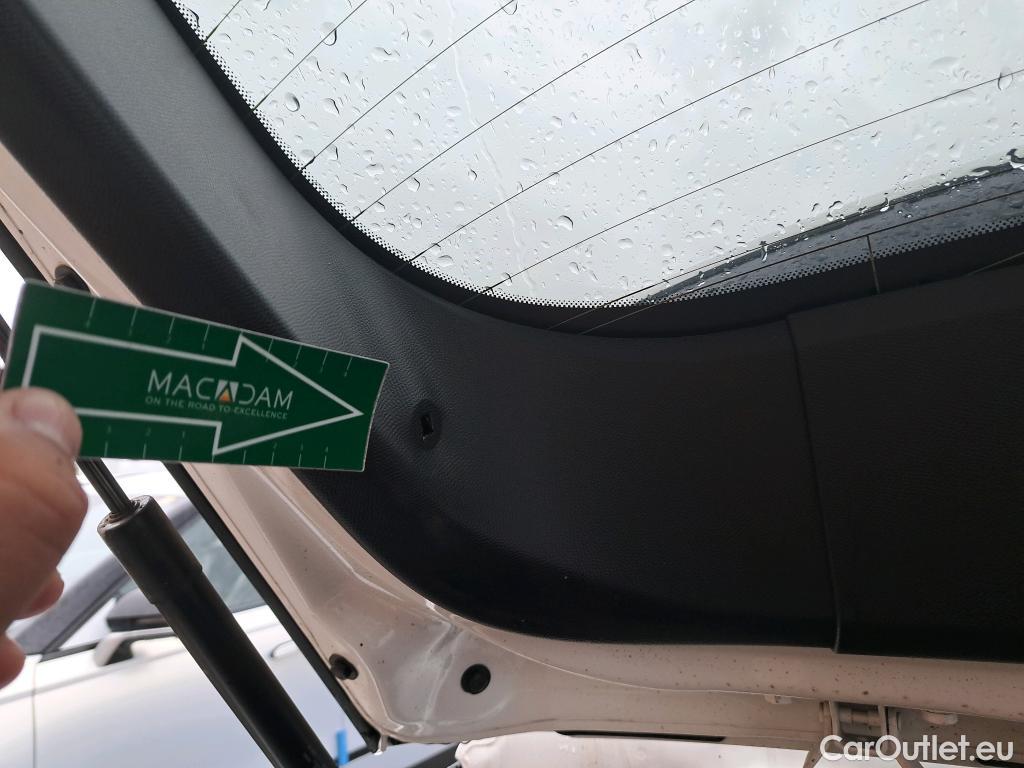  Peugeot  2008 PEUGEOT  / 2019 / 5P / todoterreno Allure BlueHDI 81kW (110CV) #21