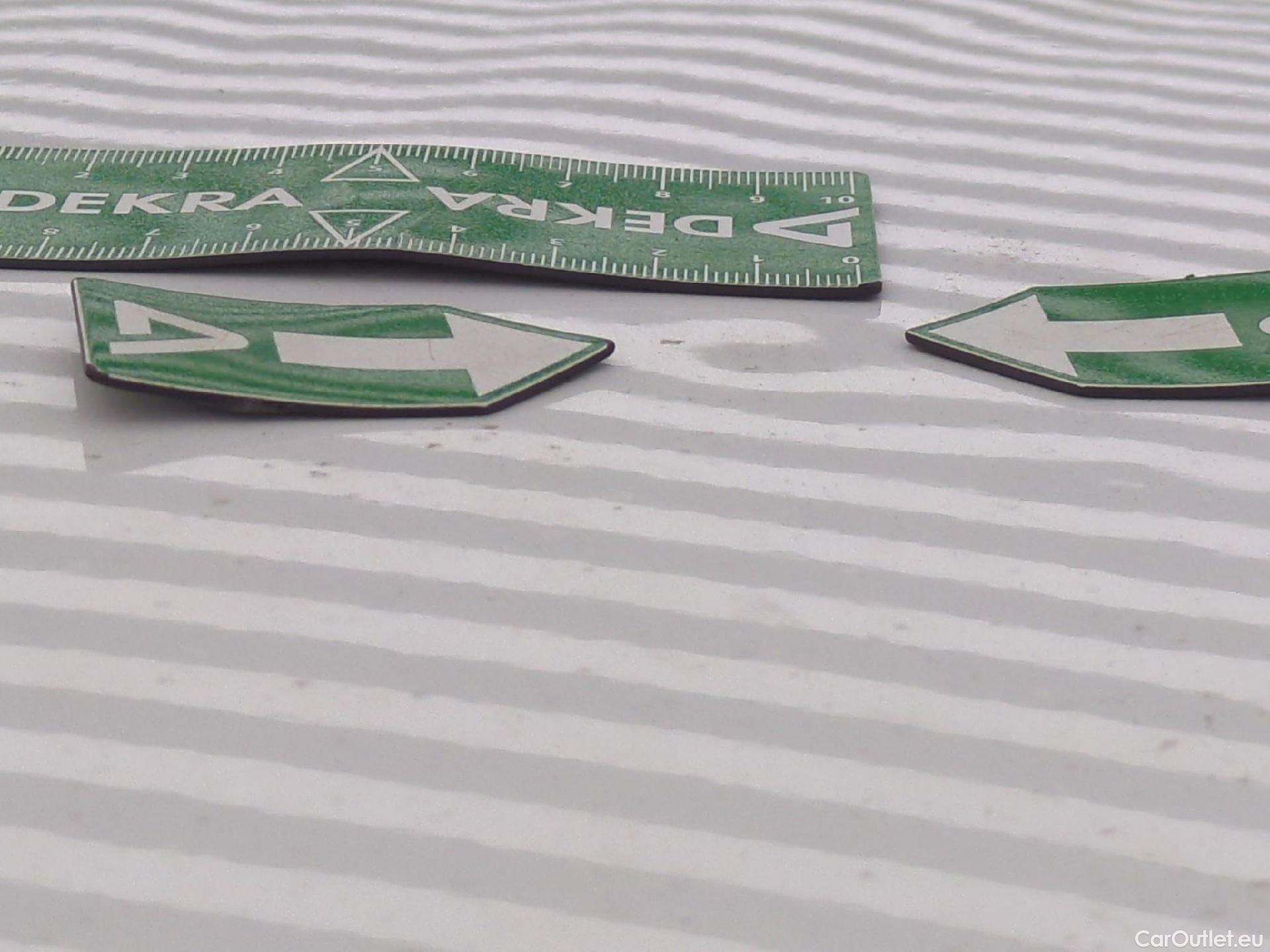  Toyota  Yaris  Hybride Affaires / 2017 / 5P / Berline 1.5 VVT-I HYBRID AUTO France Business #10