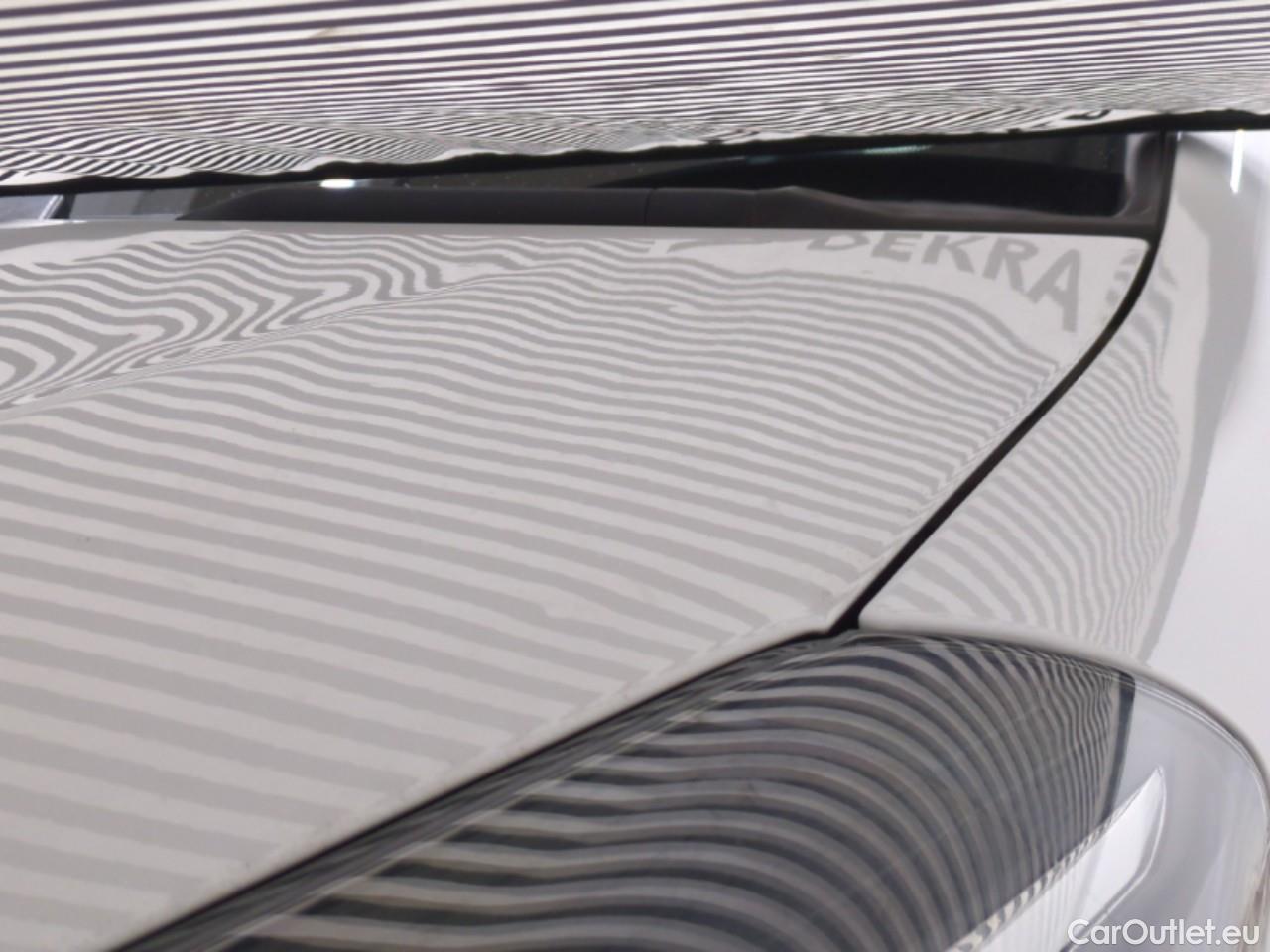  Toyota  Yaris  Hybride Affaires / 2017 / 5P / Berline 1.5 VVT-I HYBRID AUTO France Business #20