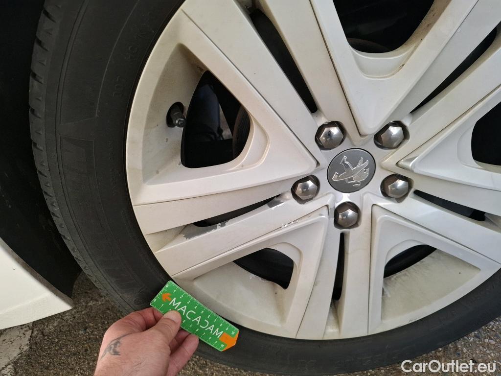  Peugeot  208 PEUGEOT  / 2015 / 5P / Berline &BLUEHDI 100 €6.c S&S ALLURE BUSINESS #66