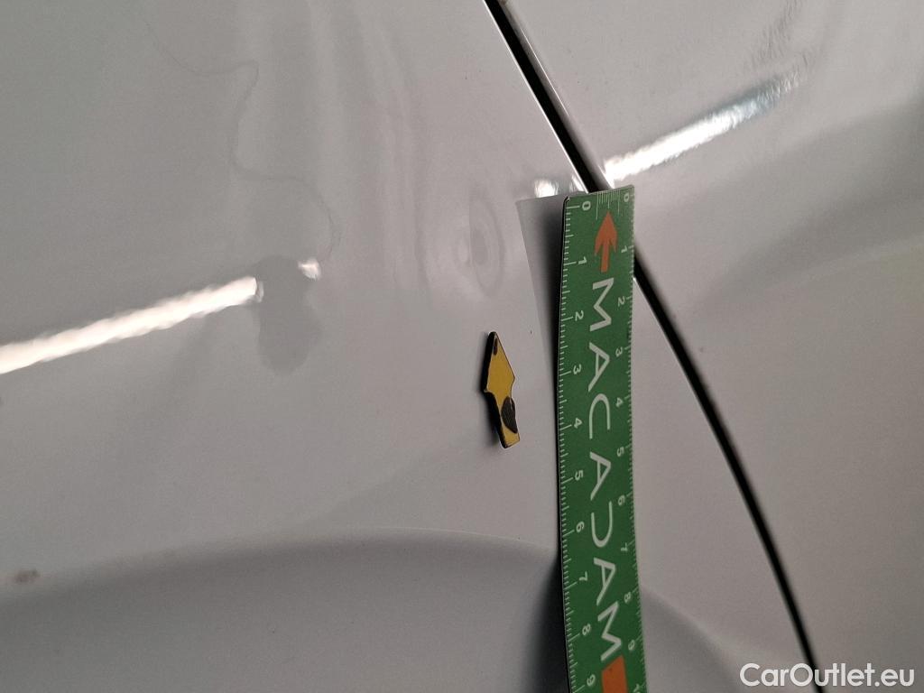  Peugeot  208 PEUGEOT  / 2015 / 5P / Berline &BLUEHDI 100 €6.c S&S ALLURE BUSINESS #57