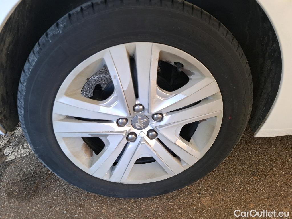  Peugeot  208 PEUGEOT  / 2015 / 5P / Berline &BLUEHDI 100 €6.c S&S ALLURE BUSINESS #68