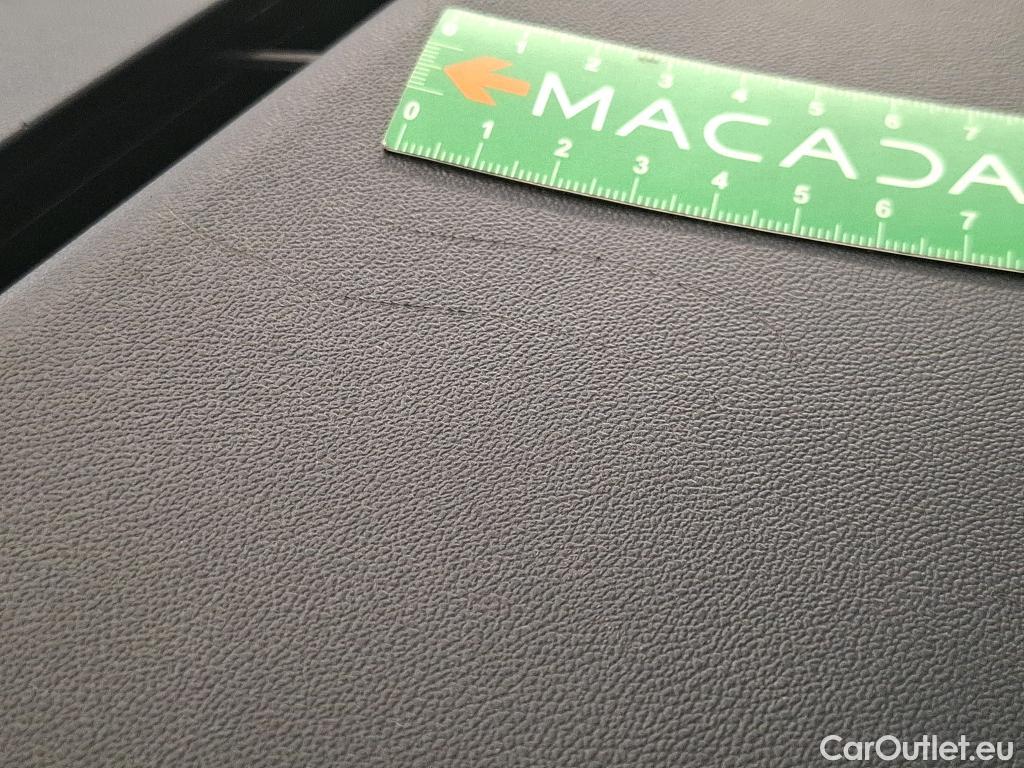  Peugeot  208 PEUGEOT  / 2015 / 5P / Berline &BLUEHDI 100 €6.c S&S ALLURE BUSINESS #4