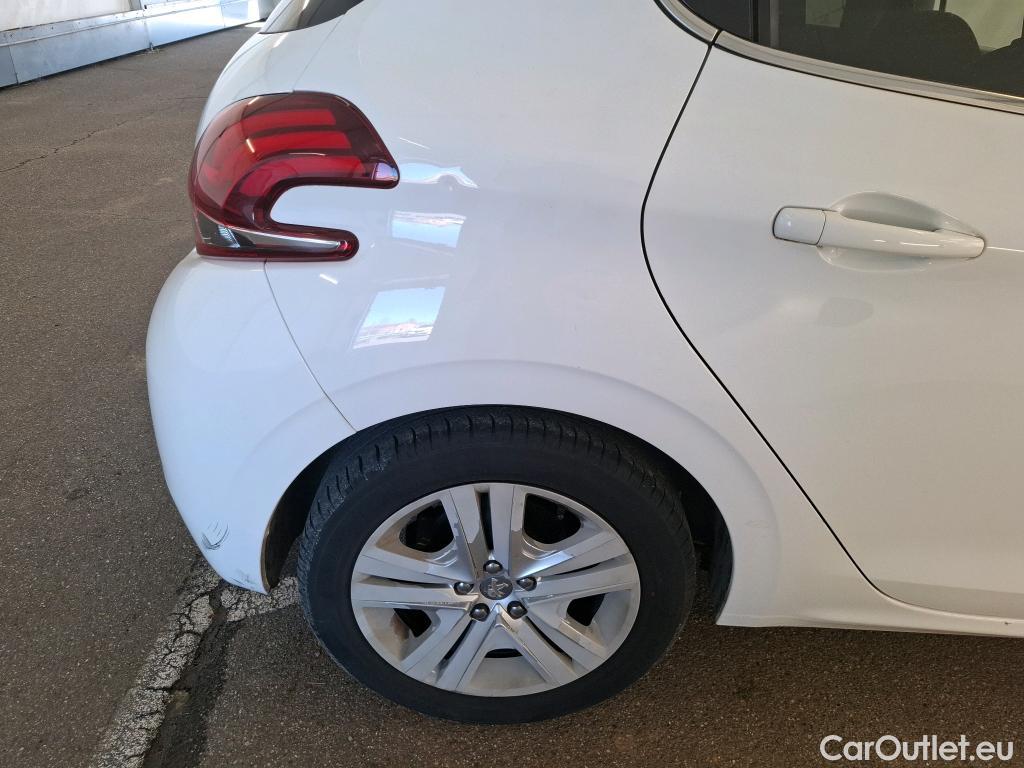  Peugeot  208 PEUGEOT  / 2015 / 5P / Berline &BLUEHDI 100 €6.c S&S ALLURE BUSINESS #67