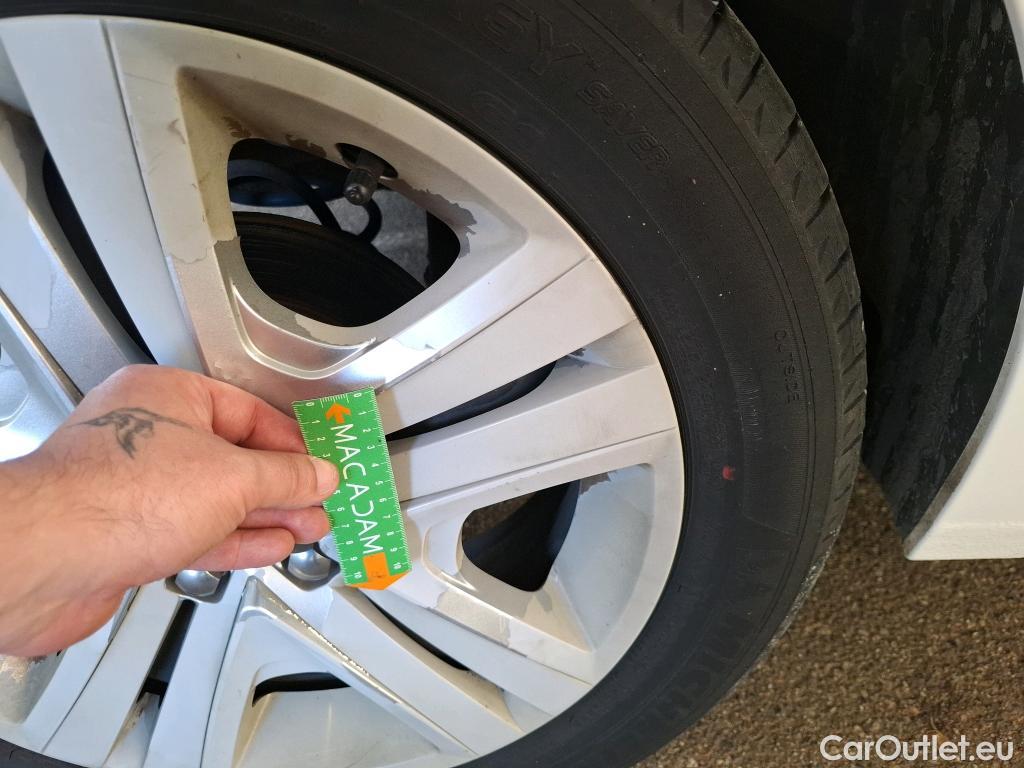  Peugeot  208 PEUGEOT  / 2015 / 5P / Berline &BLUEHDI 100 €6.c S&S ALLURE BUSINESS #70