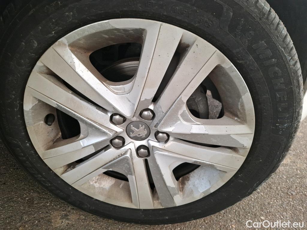  Peugeot  208 PEUGEOT  / 2015 / 5P / Berline &BLUEHDI 100 €6.c S&S ALLURE BUSINESS #72