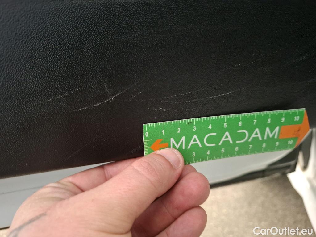  Peugeot  208 PEUGEOT  / 2015 / 5P / Berline &BLUEHDI 100 €6.c S&S ALLURE BUSINESS #47