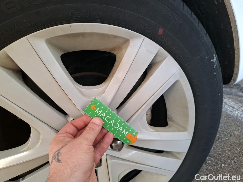  Peugeot  208 PEUGEOT  / 2015 / 5P / Berline &BLUEHDI 100 €6.c S&S ALLURE BUSINESS #65