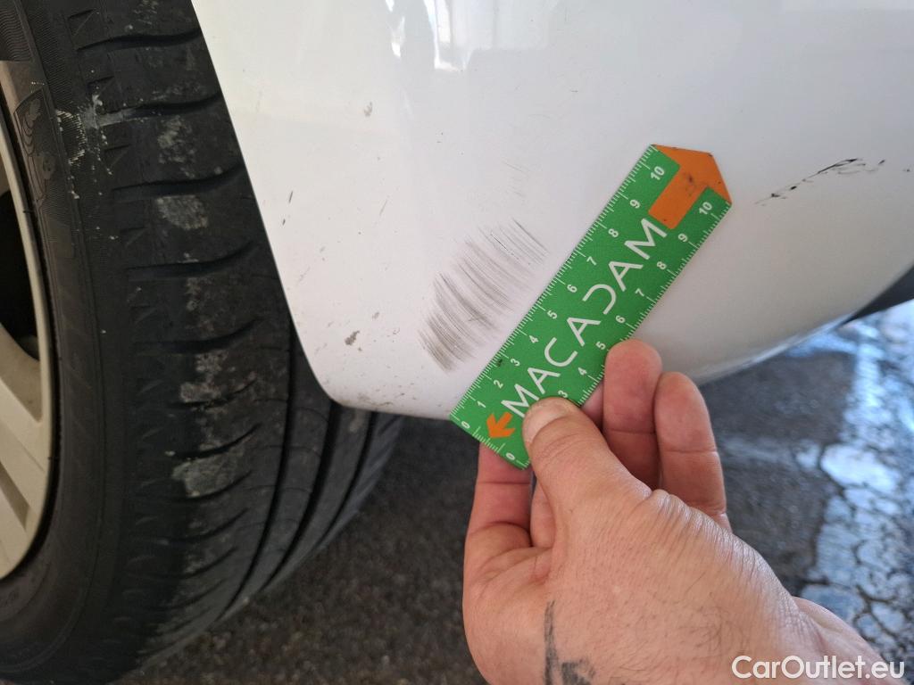  Peugeot  208 PEUGEOT  / 2015 / 5P / Berline &BLUEHDI 100 €6.c S&S ALLURE BUSINESS #36