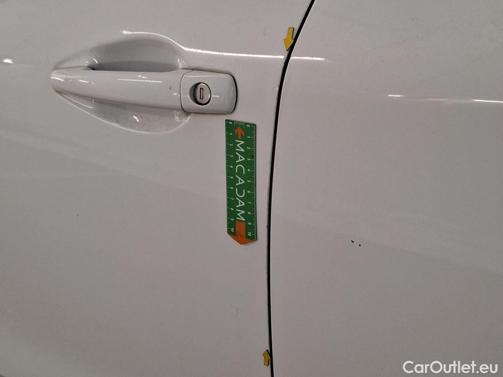  Peugeot  208 PEUGEOT  / 2015 / 5P / Berline &BLUEHDI 100 €6.c S&S ALLURE BUSINESS #29