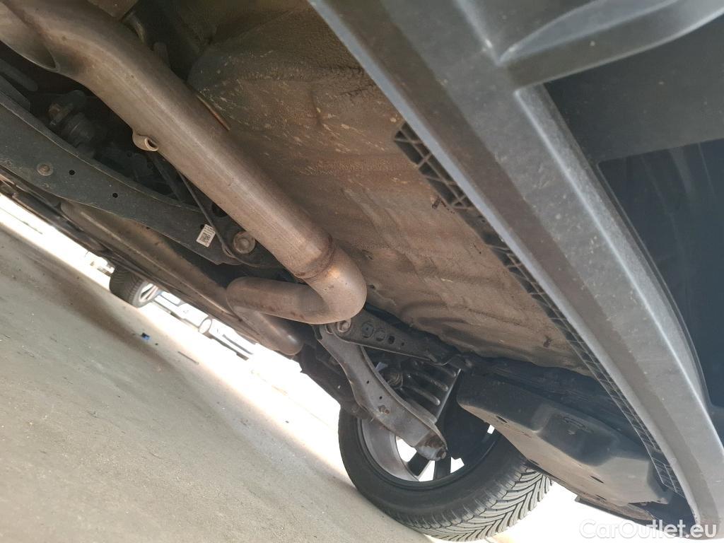  Volkswagen  Touran  Carat BlueMotion Tech 2.0 TDI 115CV BVA7 7 Sieges E6dT #47