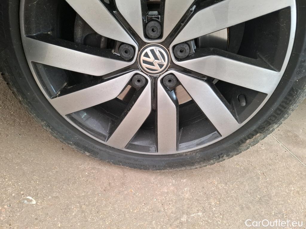  Volkswagen  Touran  Carat BlueMotion Tech 2.0 TDI 115CV BVA7 7 Sieges E6dT #51