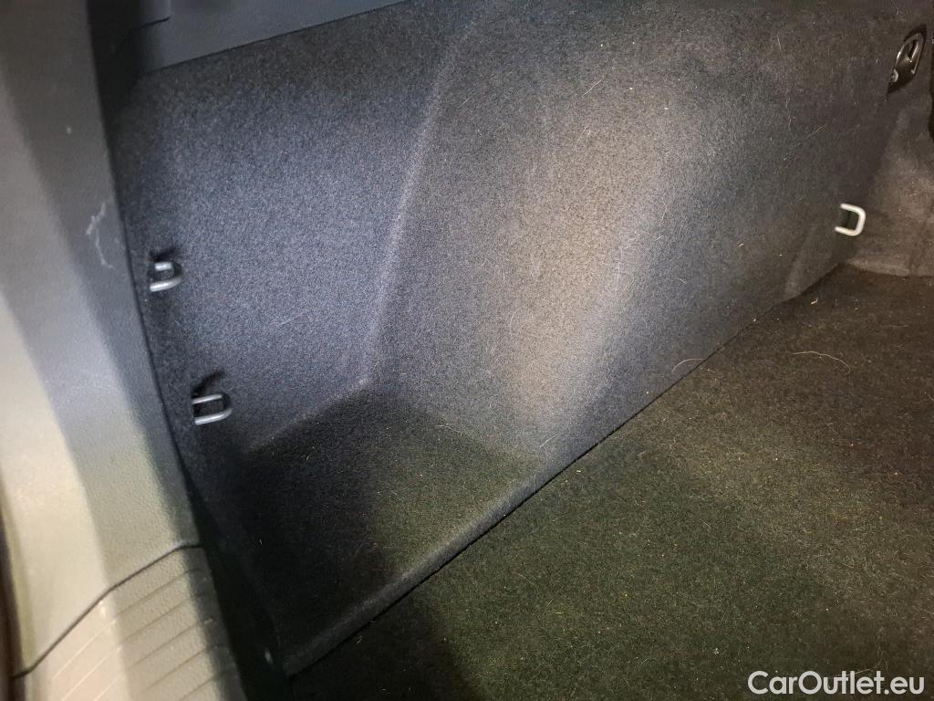  Volkswagen  Tiguan VOLKSWAGEN  / 2020 / 5P / SUV 2.0 TDI 150 DSG7 Elegance #12