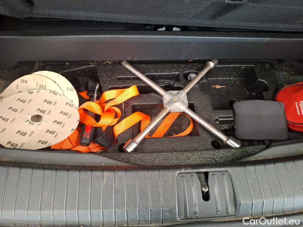  Volkswagen  Touran  Carat BlueMotion Tech 2.0 TDI 115CV BVA7 7 Sieges E6dT #46