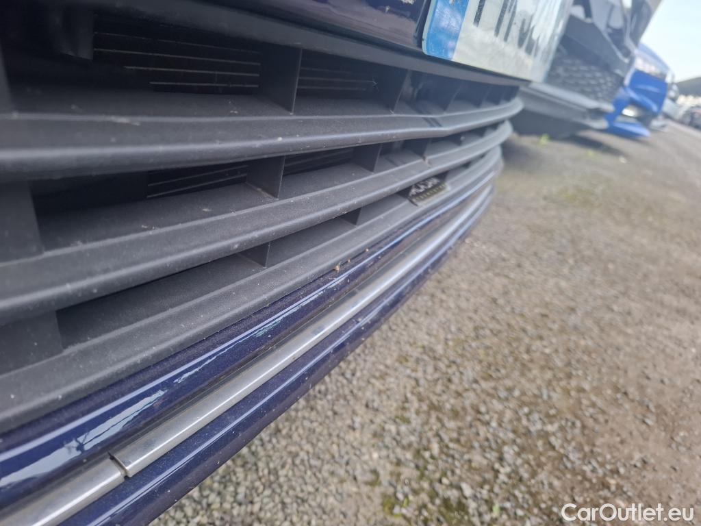  Volkswagen  Touran  Carat BlueMotion Tech 2.0 TDI 115CV BVA7 7 Sieges E6dT #32