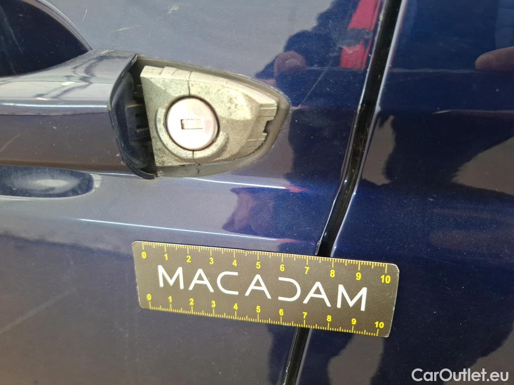  Volkswagen  Touran  Carat BlueMotion Tech 2.0 TDI 115CV BVA7 7 Sieges E6dT #64