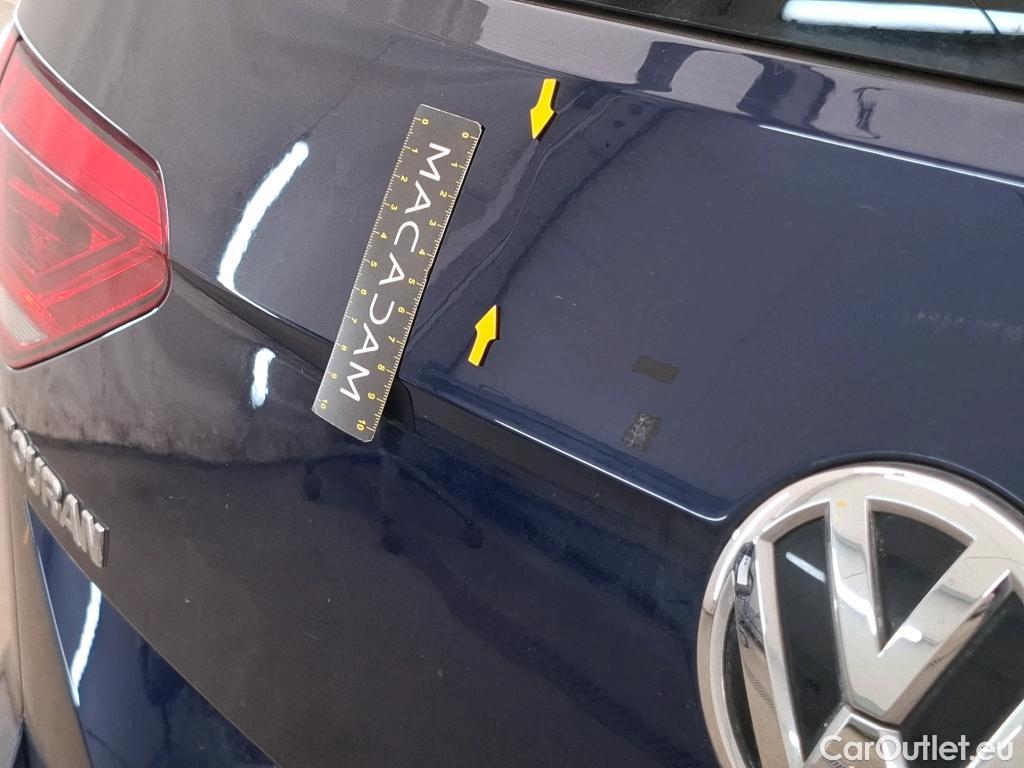  Volkswagen  Touran  Carat BlueMotion Tech 2.0 TDI 115CV BVA7 7 Sieges E6dT #4