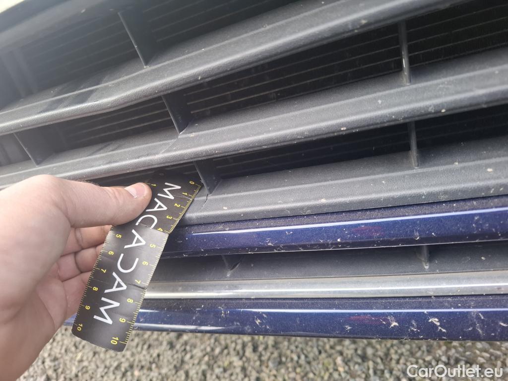  Volkswagen  Touran  Carat BlueMotion Tech 2.0 TDI 115CV BVA7 7 Sieges E6dT #38