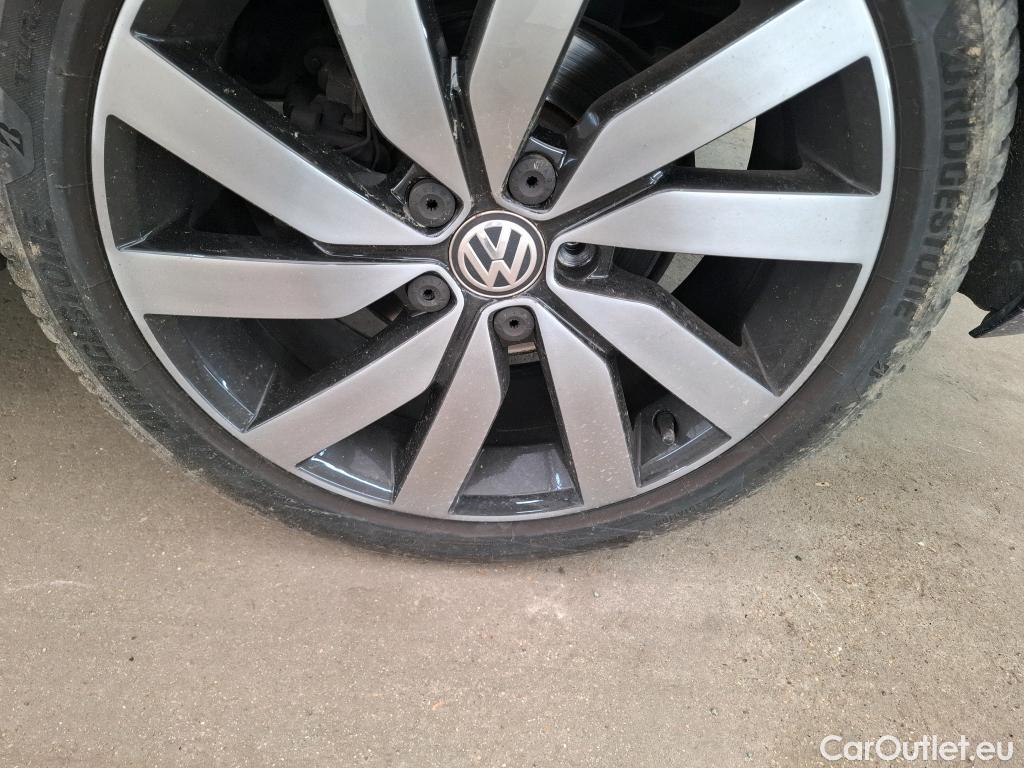  Volkswagen  Touran  Carat BlueMotion Tech 2.0 TDI 115CV BVA7 7 Sieges E6dT #49