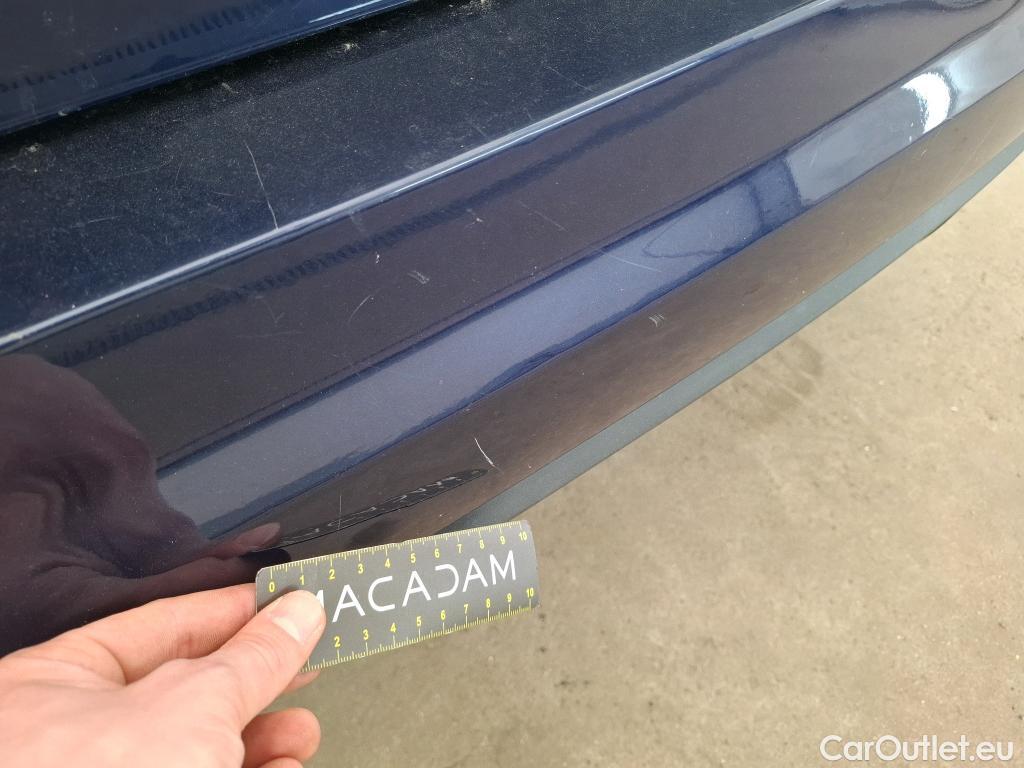  Volkswagen  Touran  Carat BlueMotion Tech 2.0 TDI 115CV BVA7 7 Sieges E6dT #24