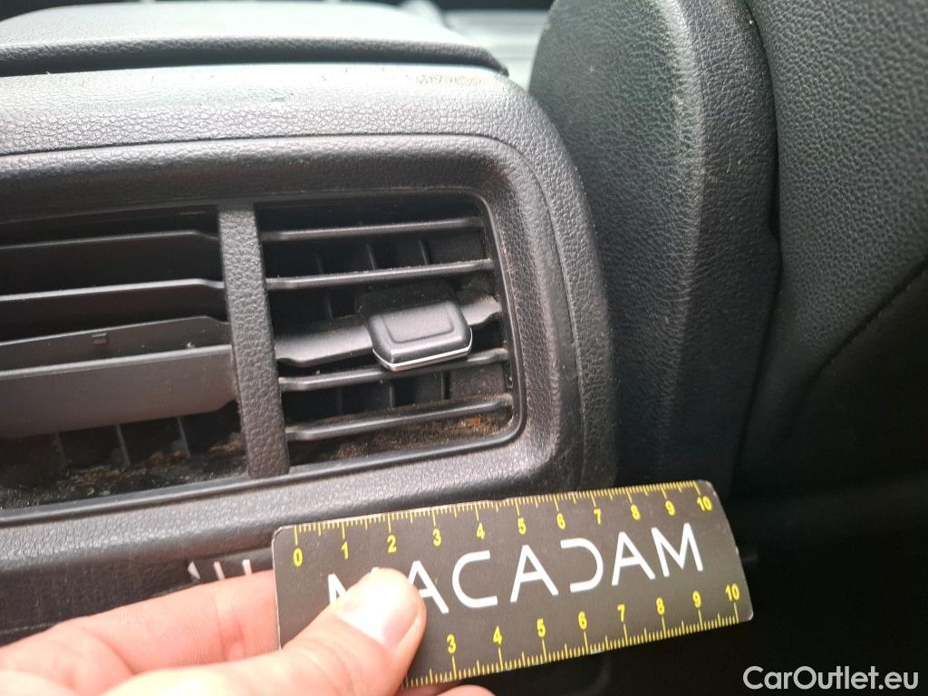  Volkswagen  Touran  Carat BlueMotion Tech 2.0 TDI 115CV BVA7 7 Sieges E6dT #31