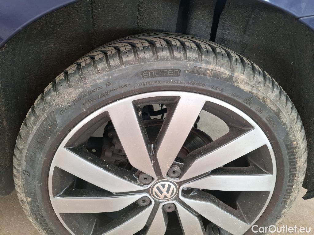  Volkswagen  Touran  Carat BlueMotion Tech 2.0 TDI 115CV BVA7 7 Sieges E6dT #48