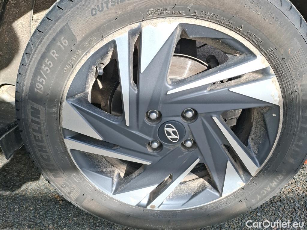  Hyundai  Bayon  / 2021 / 5P / SUV 1.0 T-GDI 100 HYBRID 48V INTUITIVE / TRANSFO VP VF #9