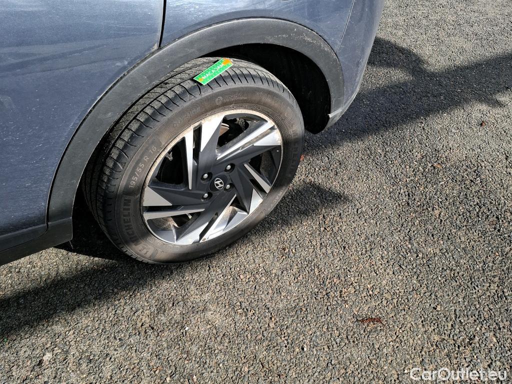  Hyundai  Bayon  / 2021 / 5P / SUV 1.0 T-GDI 100 HYBRID 48V INTUITIVE / TRANSFO VP VF #8