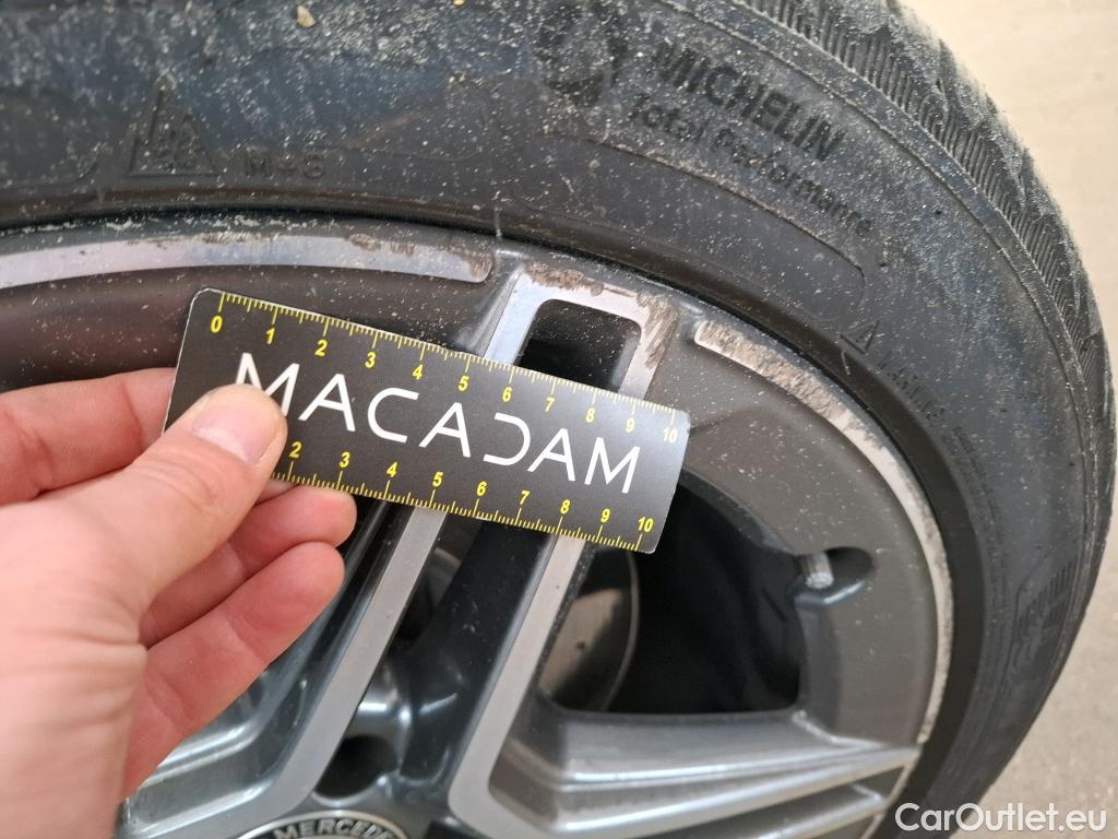  Mercedes  C-Klasse MERCEDES-BENZ Classe C Berline / 2018 / 4P / Berline C 200 d AMG Line #19