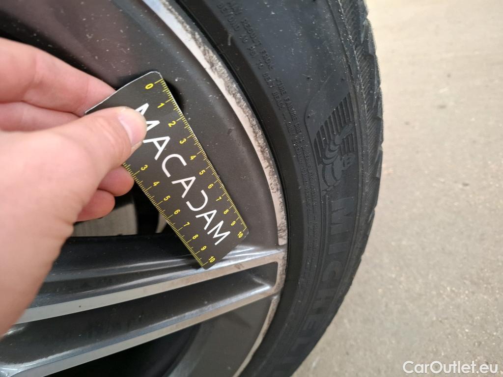  Mercedes  C-Klasse MERCEDES-BENZ Classe C Berline / 2018 / 4P / Berline C 200 d AMG Line #20