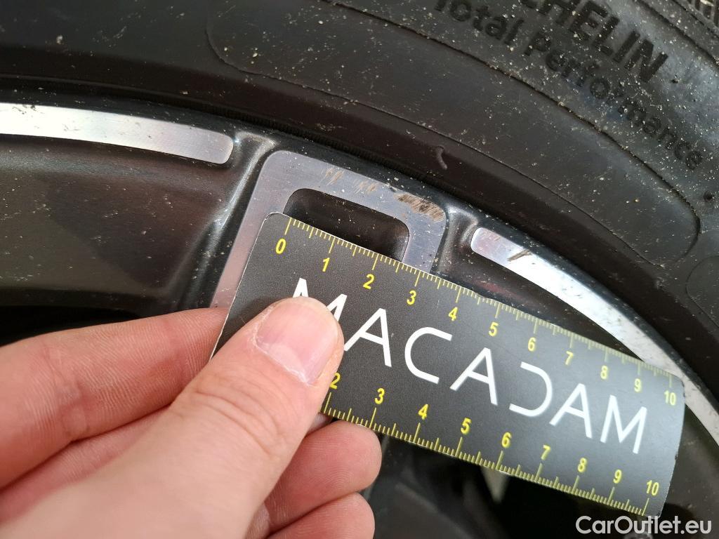  Mercedes  C-Klasse MERCEDES-BENZ Classe C Berline / 2018 / 4P / Berline C 200 d AMG Line #16