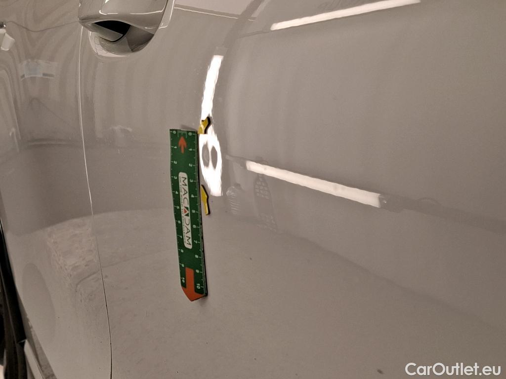  Volkswagen  Tiguan VOLKSWAGEN  / 2023 / 5P / SUV 2.0 TDI 150 DSG7 R-LINE EXCLUSIVE(SP) #4