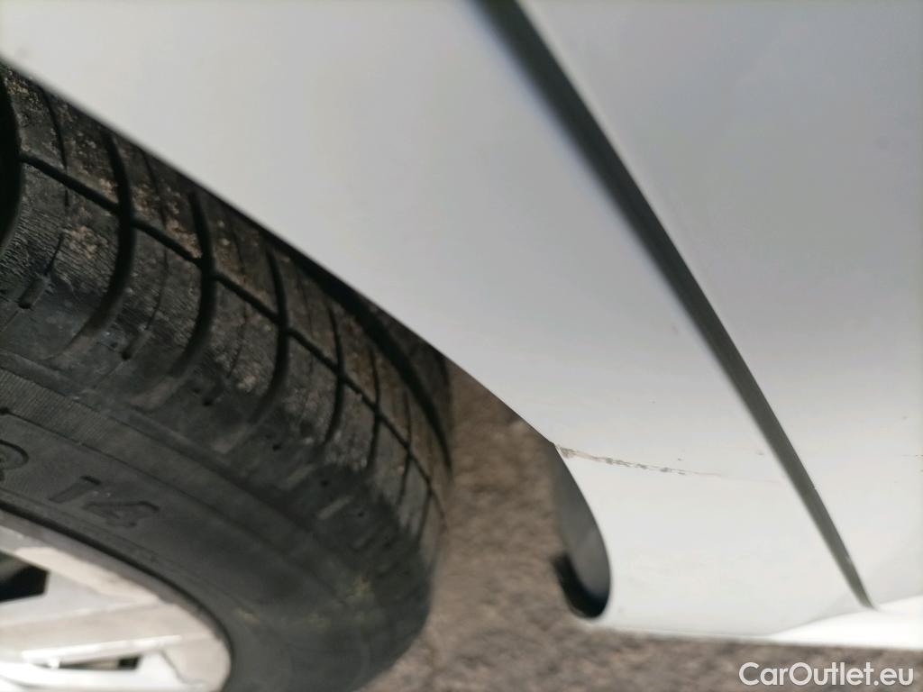  Volkswagen  Up VOLKSWAGEN e-! / 2016 / 5P / berlina con portón 61kW (83CV) #4