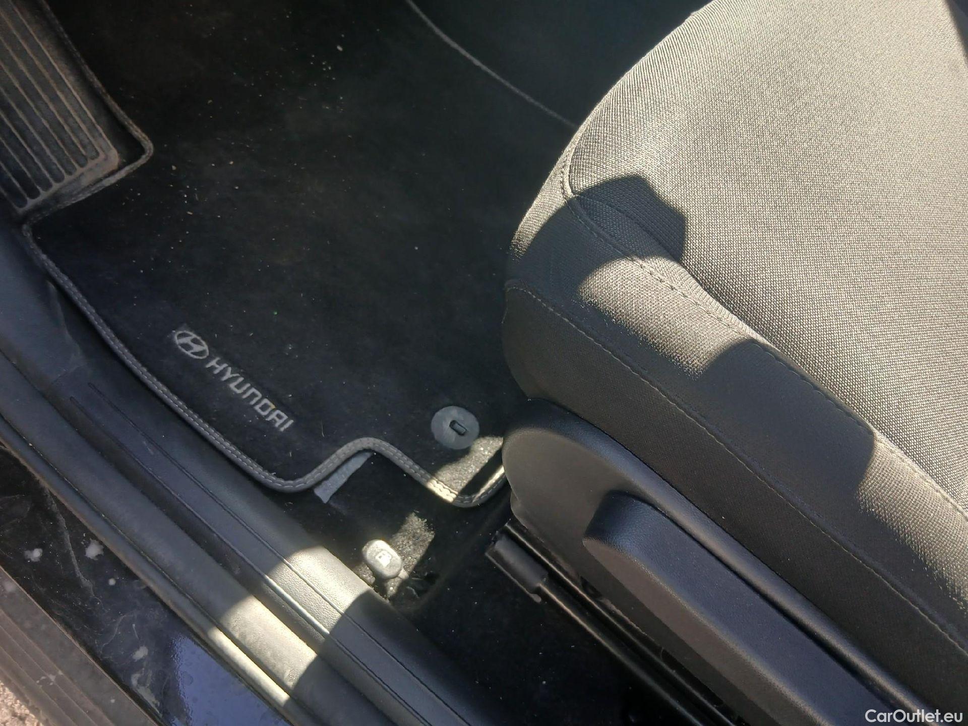  Hyundai  Konna HYUNDAI Kona / 2023 / 5P / todoterreno 1.6 GDI HEV Maxx DCT #2