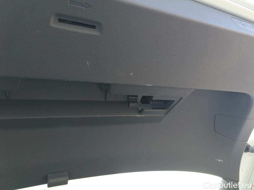  Volkswagen  Golf  VOLKSWAGEN / 2020 / 5P / berlina con portón 2.0 TDI 85kW (115CV) #25