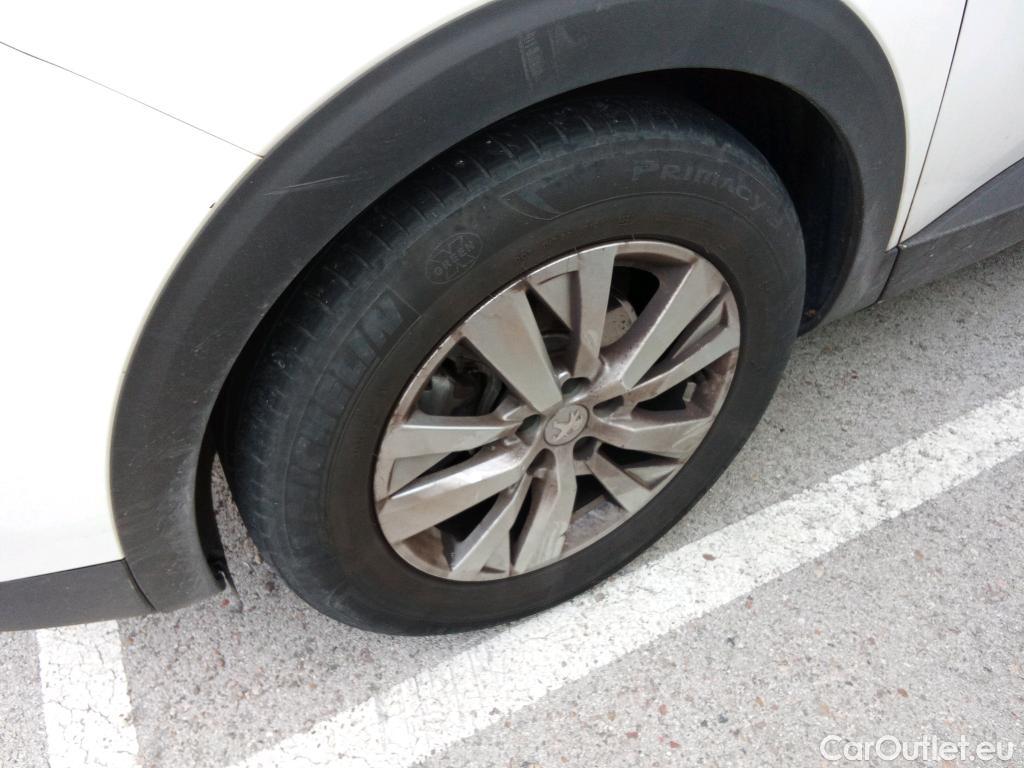  Peugeot  3008 PEUGEOT  / 2020 / 5P / todoterreno 1.2 PureTech 96KW S&S Active Pack EAT8 #20